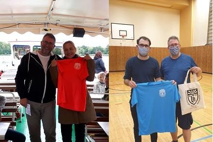 Zwei Gruppen von Personen präsentieren T-Shirts in verschiedenen Umgebungen, eine im Freien, die andere in einer Sporthalle.